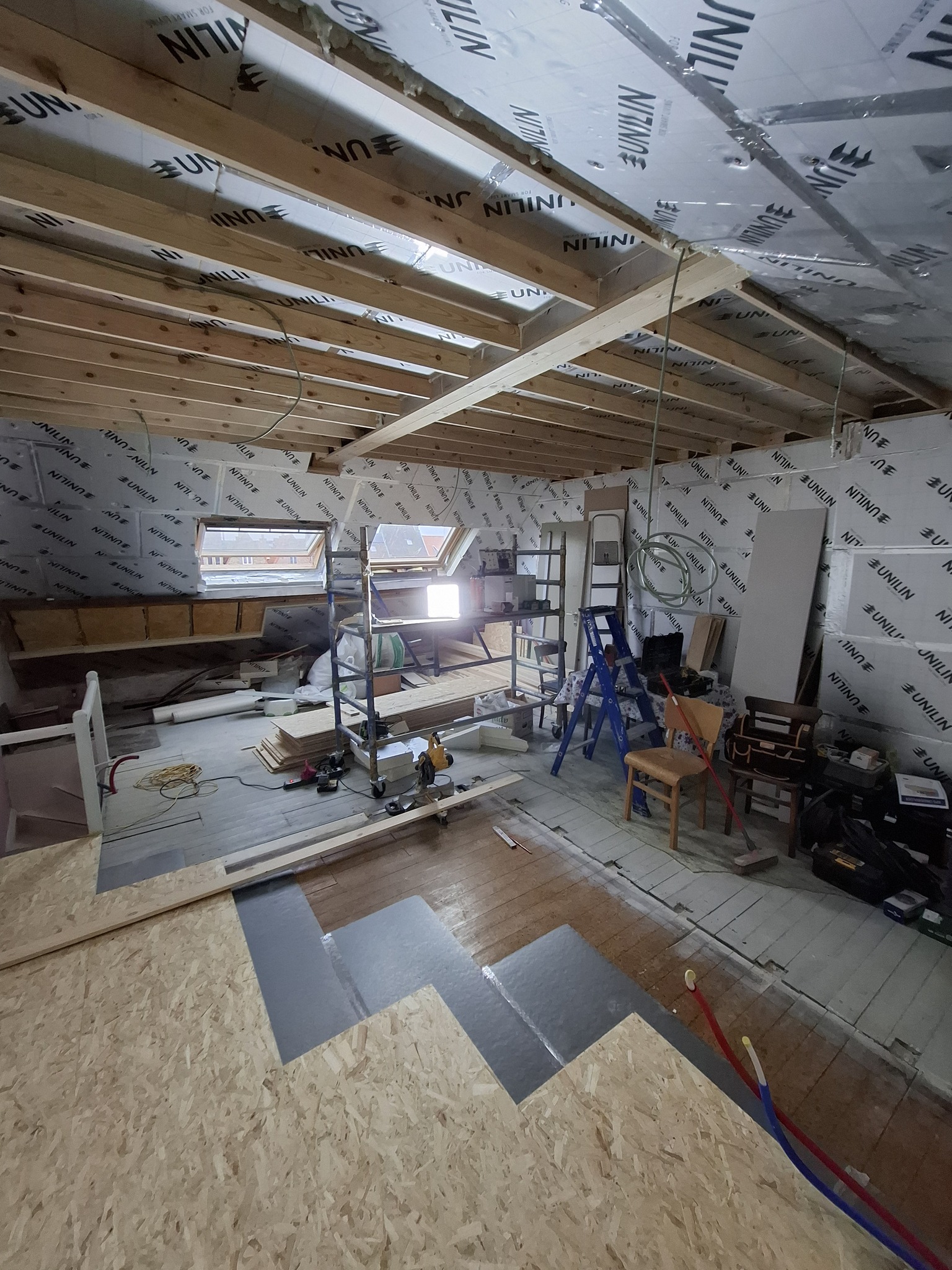 Zolder tijdens inrichting